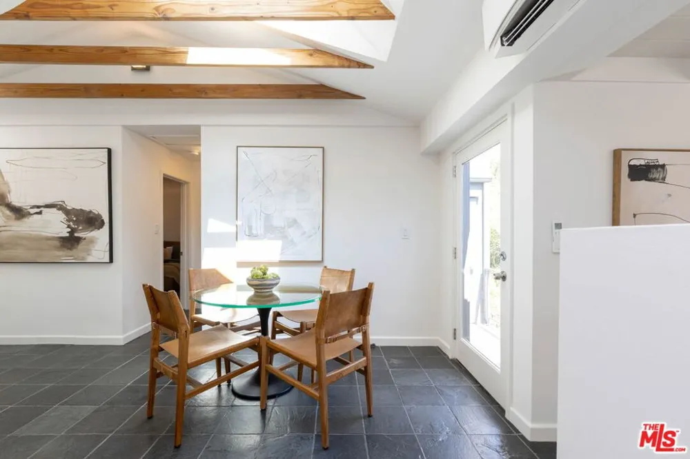 2458 Walnut Avenue Venice, CA 90291