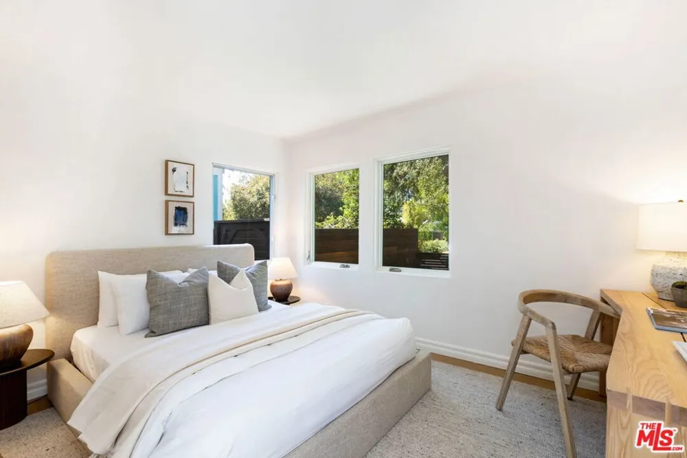 2458 Walnut Avenue Venice, CA 90291