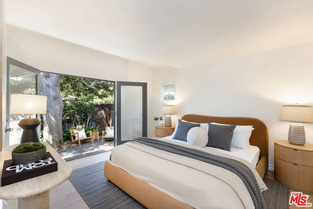 2458 Walnut Avenue Venice, CA 90291
