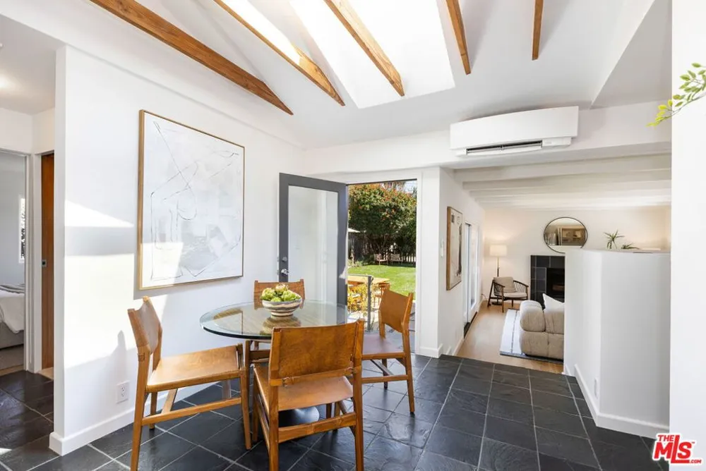 2458 Walnut Avenue Venice, CA 90291