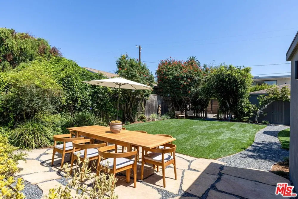 2458 Walnut Avenue Venice, CA 90291