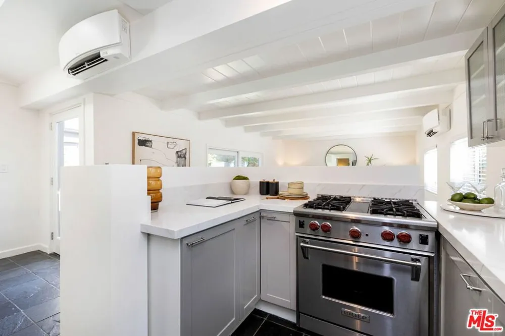 2458 Walnut Avenue Venice, CA 90291