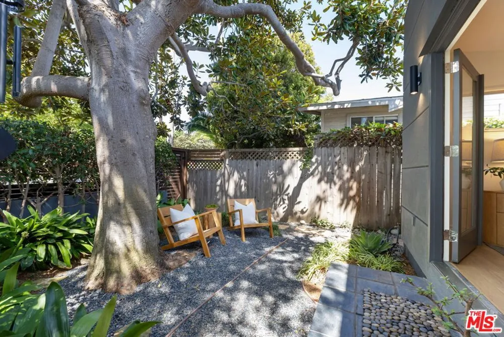 2458 Walnut Avenue Venice, CA 90291