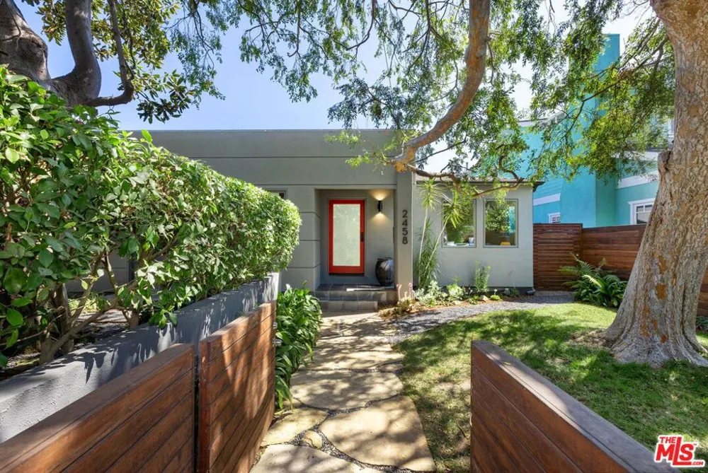 2458 Walnut Avenue Venice, CA 90291
