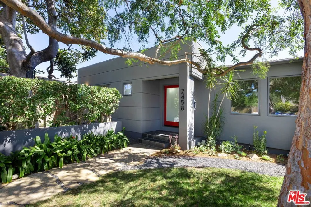 2458 Walnut Avenue Venice, CA 90291
