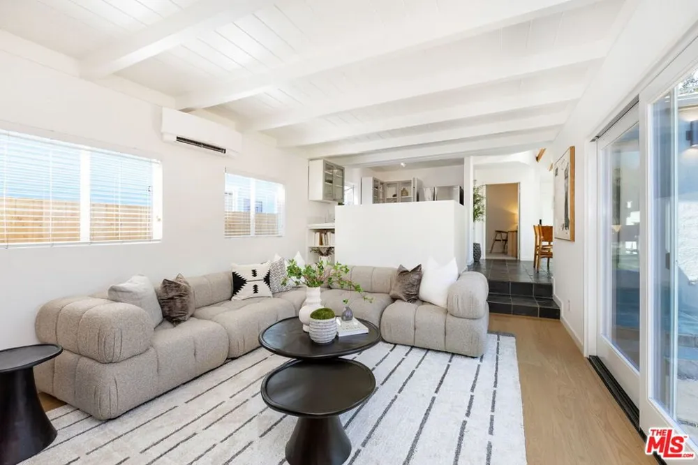 2458 Walnut Avenue Venice, CA 90291