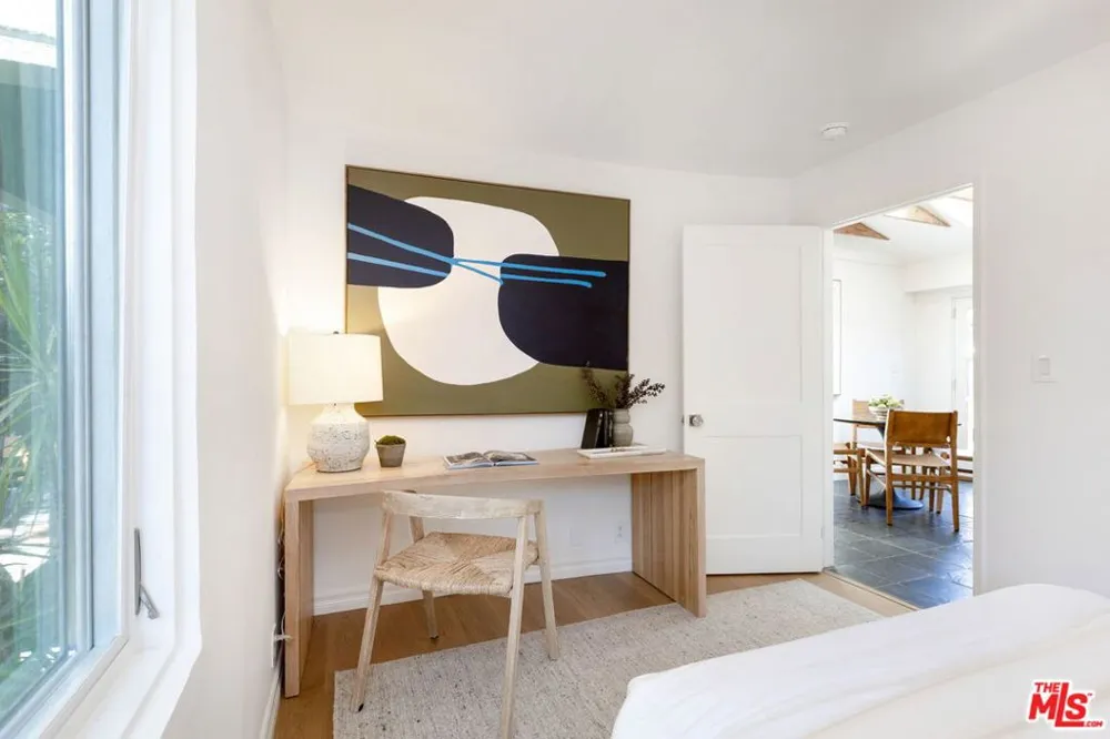 2458 Walnut Avenue Venice, CA 90291