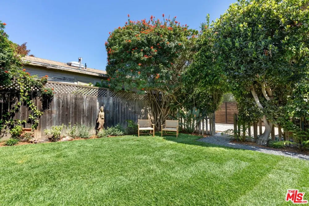 2458 Walnut Avenue Venice, CA 90291
