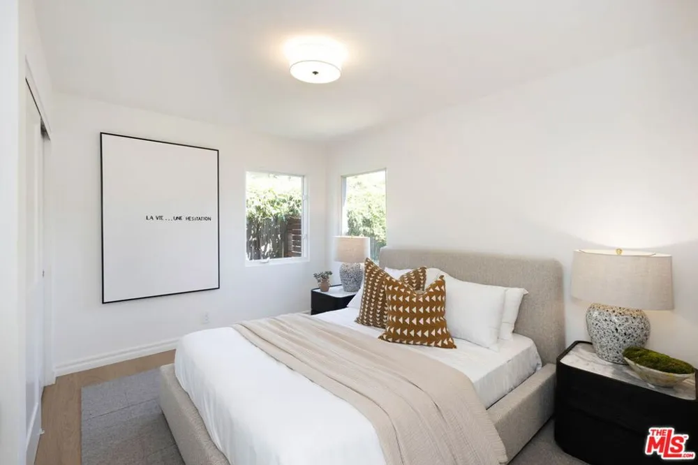 2458 Walnut Avenue Venice, CA 90291