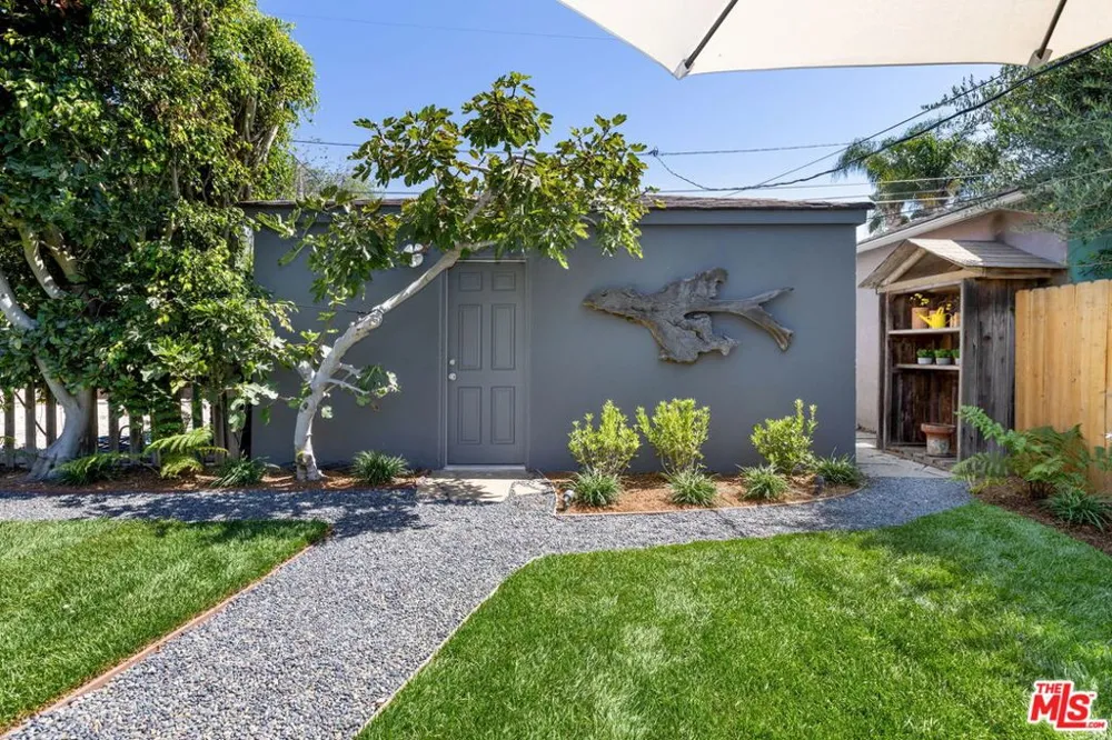 2458 Walnut Avenue Venice, CA 90291