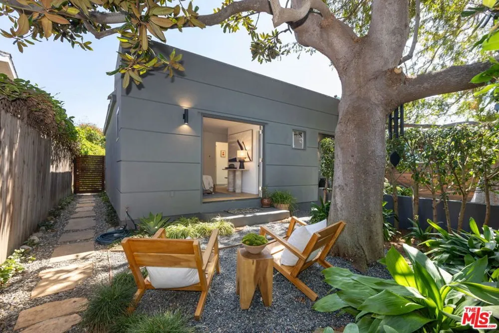2458 Walnut Avenue Venice, CA 90291