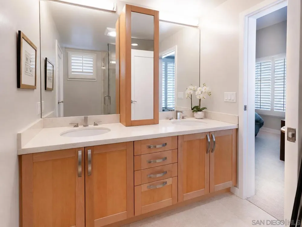 5482 La Jolla #L103 La Jolla, CA 92037
