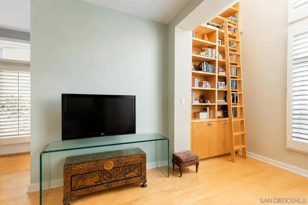 5482 La Jolla #L103 La Jolla, CA 92037