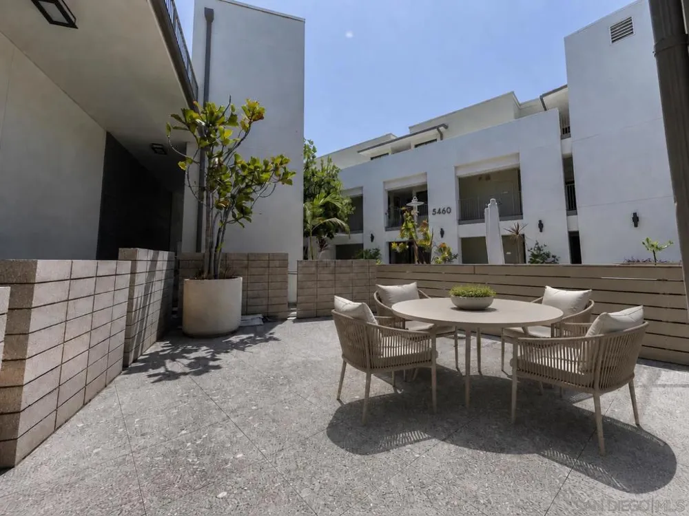 5482 La Jolla #L103 La Jolla, CA 92037