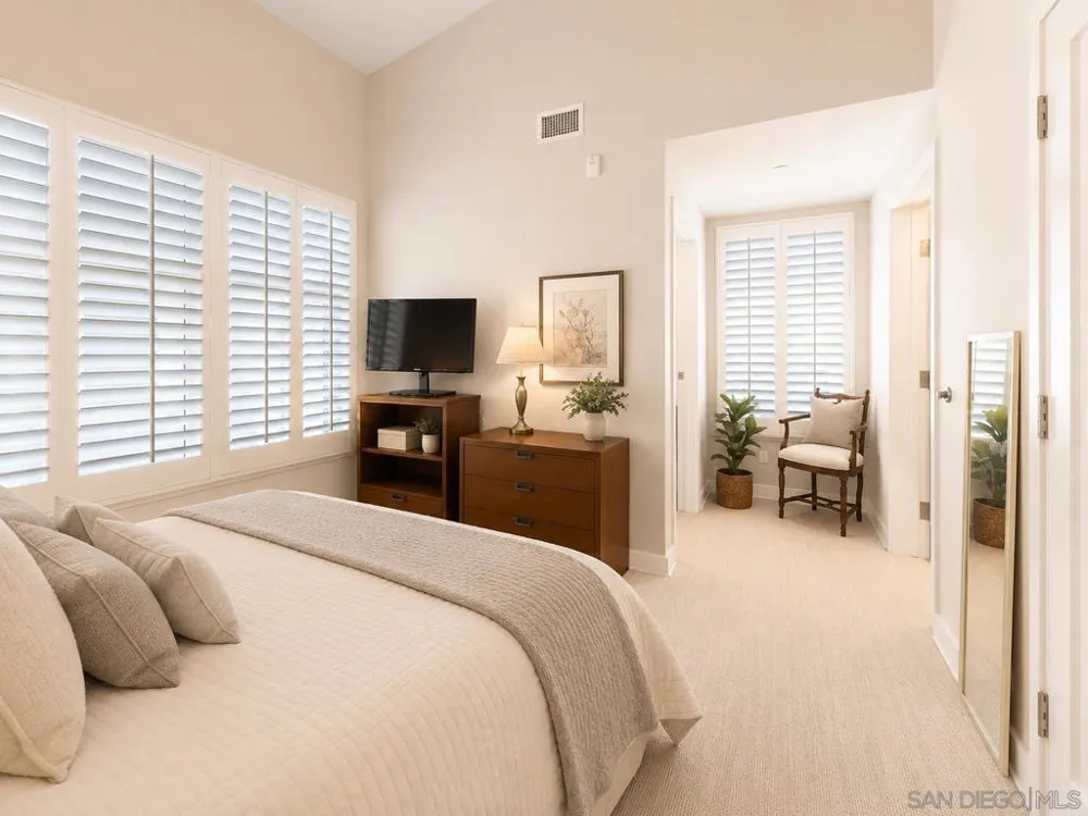 5482 La Jolla #L103 La Jolla, CA 92037
