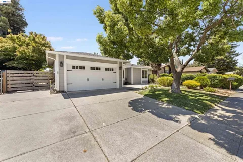 548 Silverado Cir