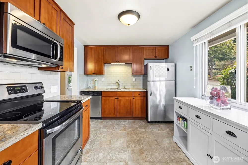 1045 S 197th Street E Des Moines, WA 98148