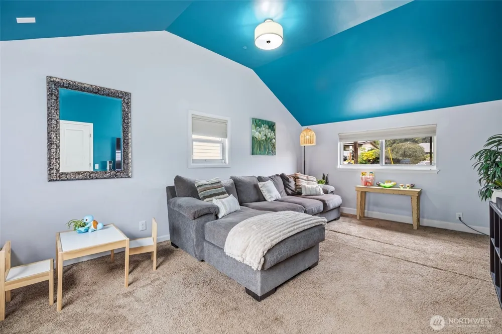 1045 S 197th Street E Des Moines, WA 98148