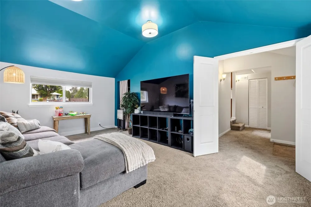 1045 S 197th Street E Des Moines, WA 98148