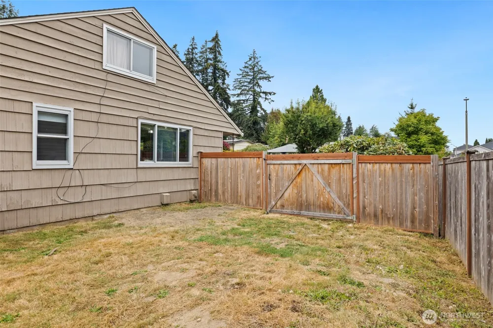 1045 S 197th Street E Des Moines, WA 98148