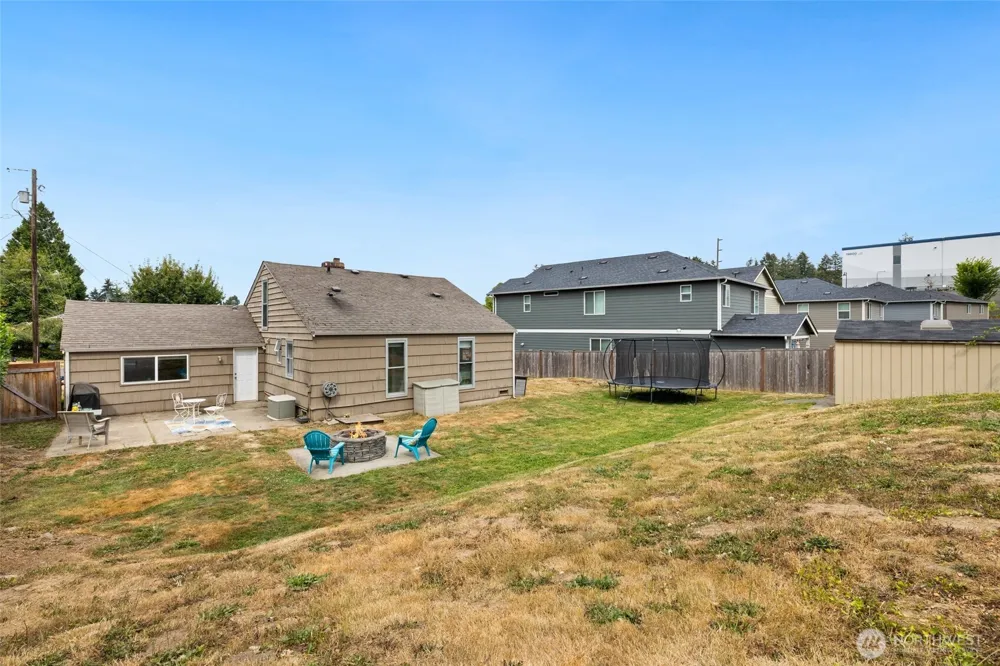 1045 S 197th Street E Des Moines, WA 98148