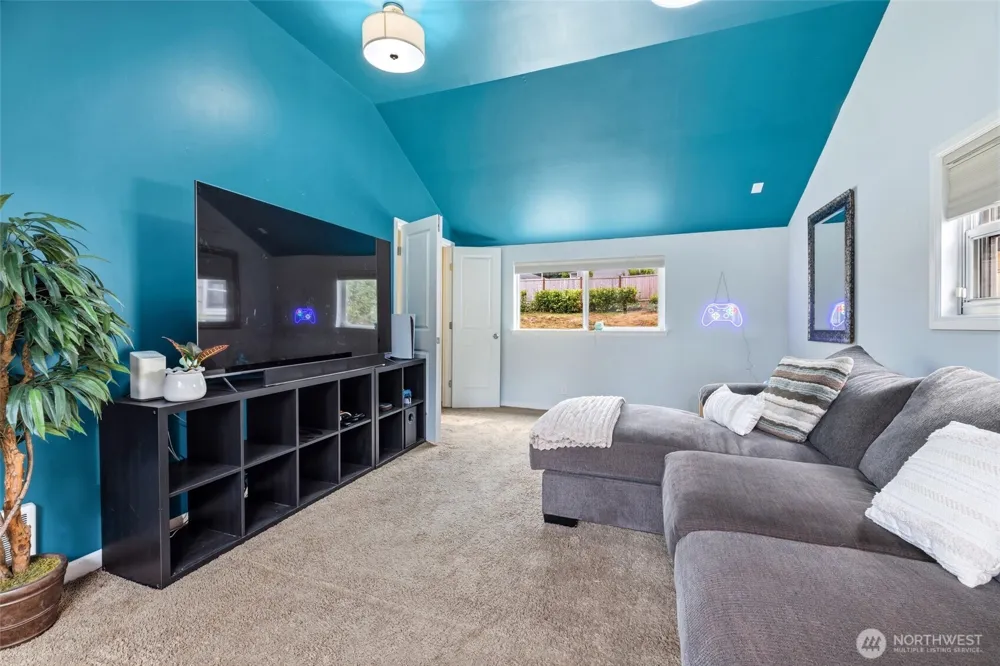 1045 S 197th Street E Des Moines, WA 98148