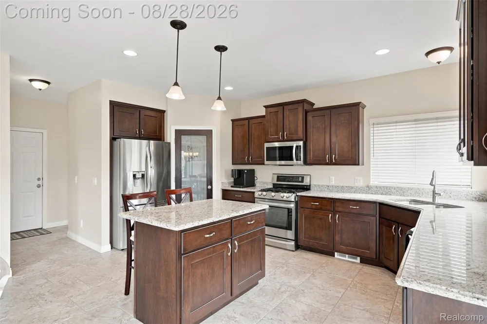 55586 Snead Drive Macomb Township, MI 48042