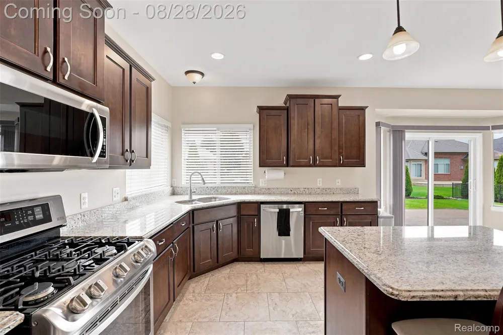 55586 Snead Drive Macomb Township, MI 48042