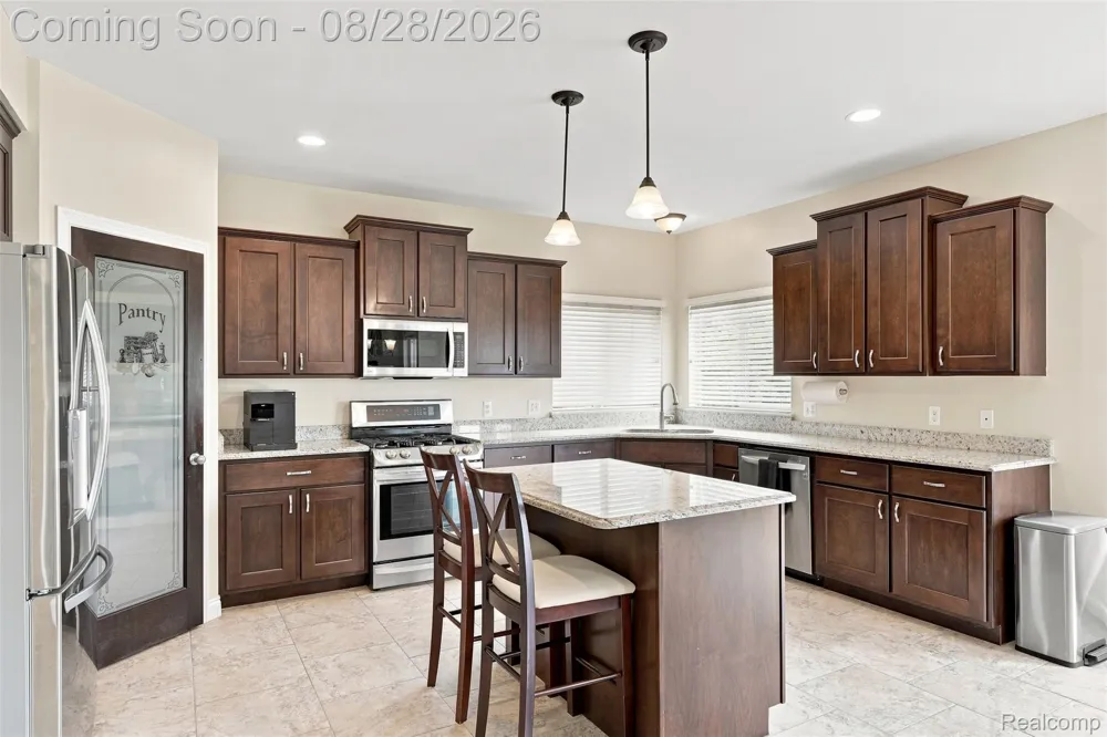 55586 Snead Drive Macomb Township, MI 48042
