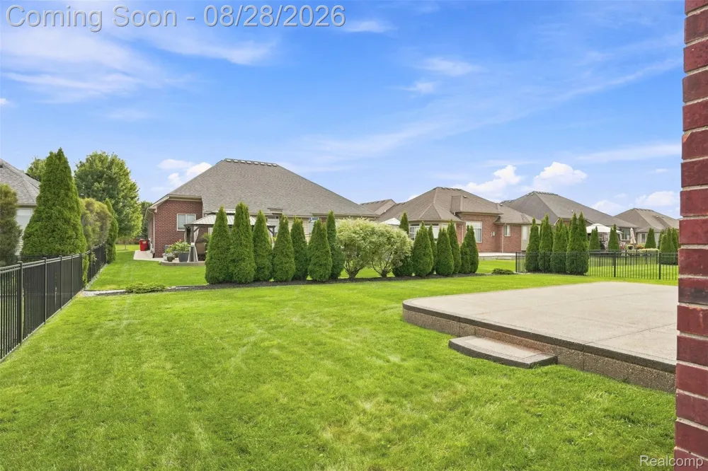 55586 Snead Drive Macomb Township, MI 48042