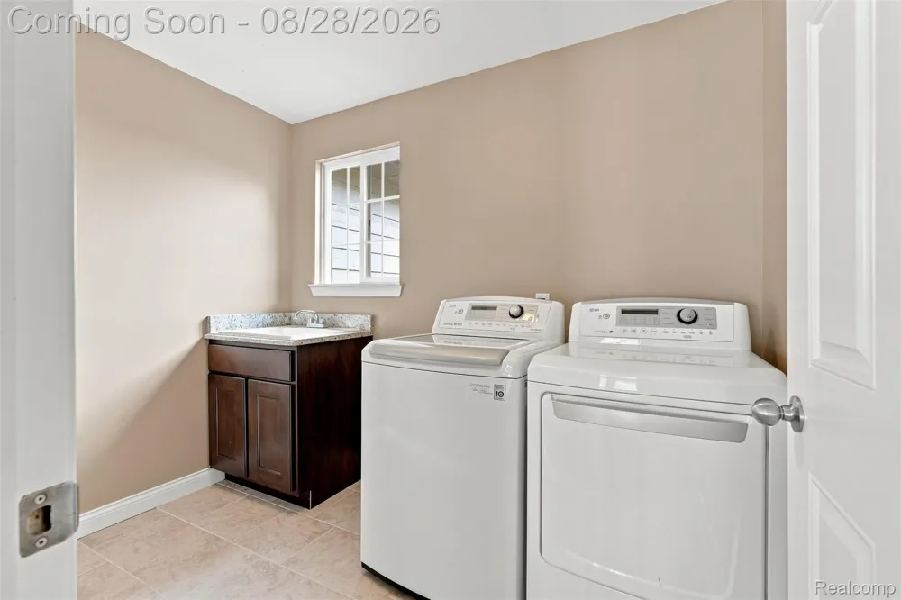 55586 Snead Drive Macomb Township, MI 48042