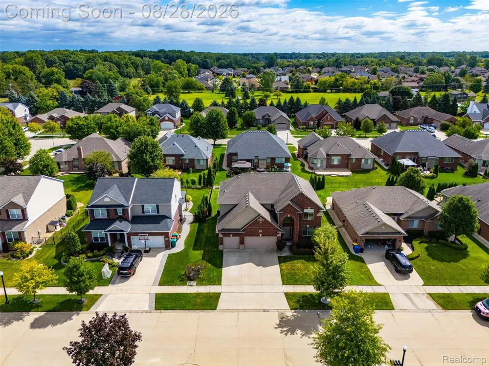 55586 Snead Drive Macomb Township, MI 48042