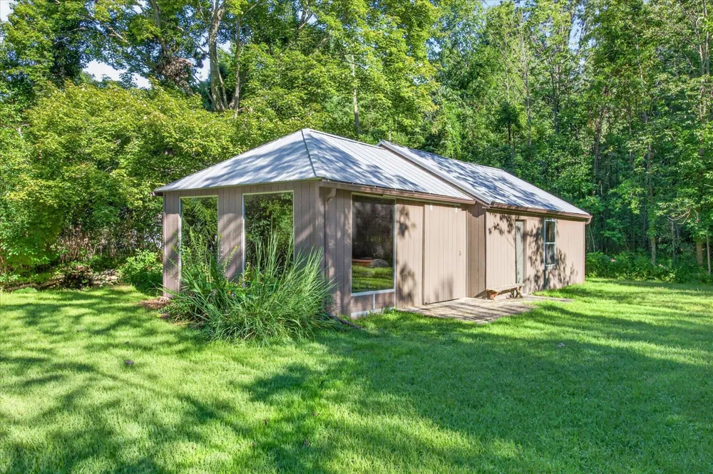 7841 W East Road Chikaming Township, MI 49128