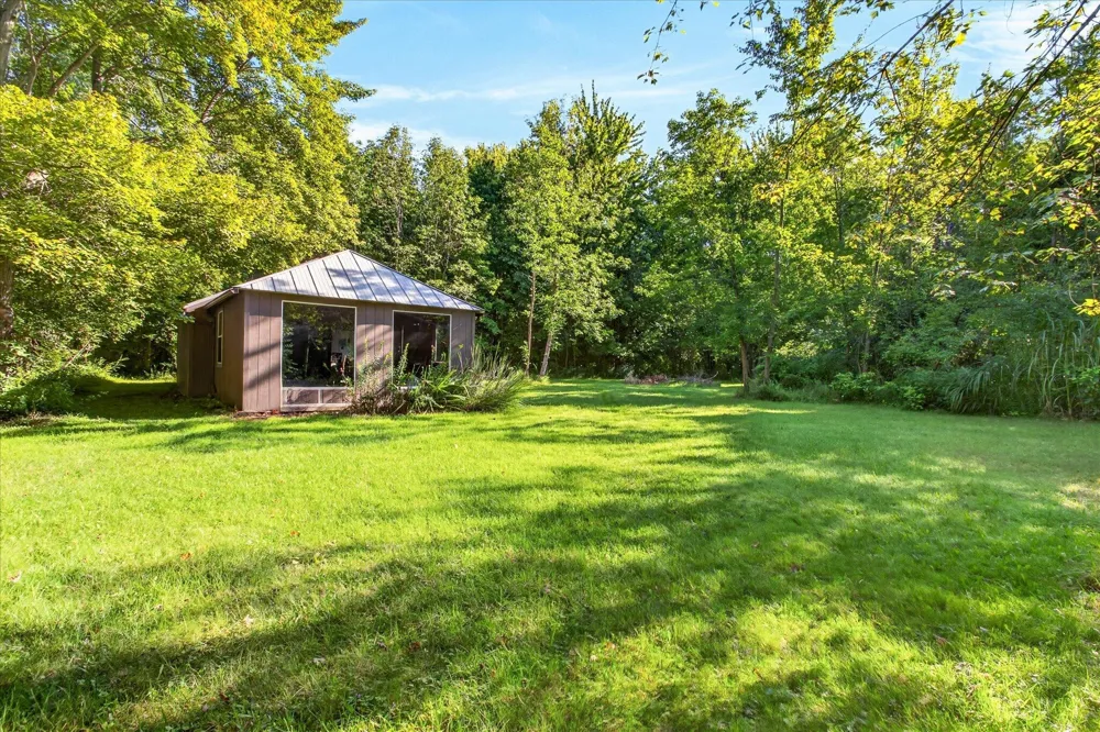 7841 W East Road Chikaming Township, MI 49128