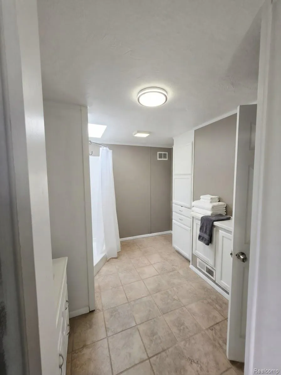 2611 Miller Road Berlin Township, MI 48002