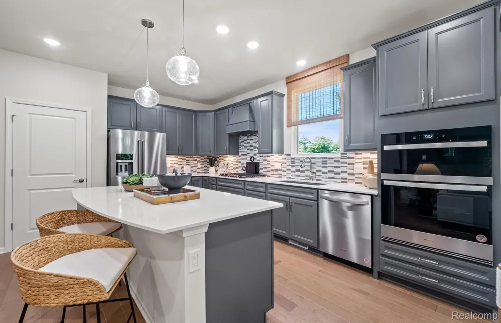 55913 Oak Pointe Drive Shelby Charter Township, MI 48315