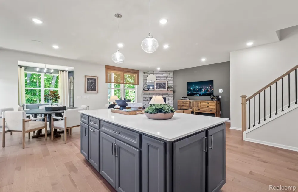 55913 Oak Pointe Drive Shelby Charter Township, MI 48315
