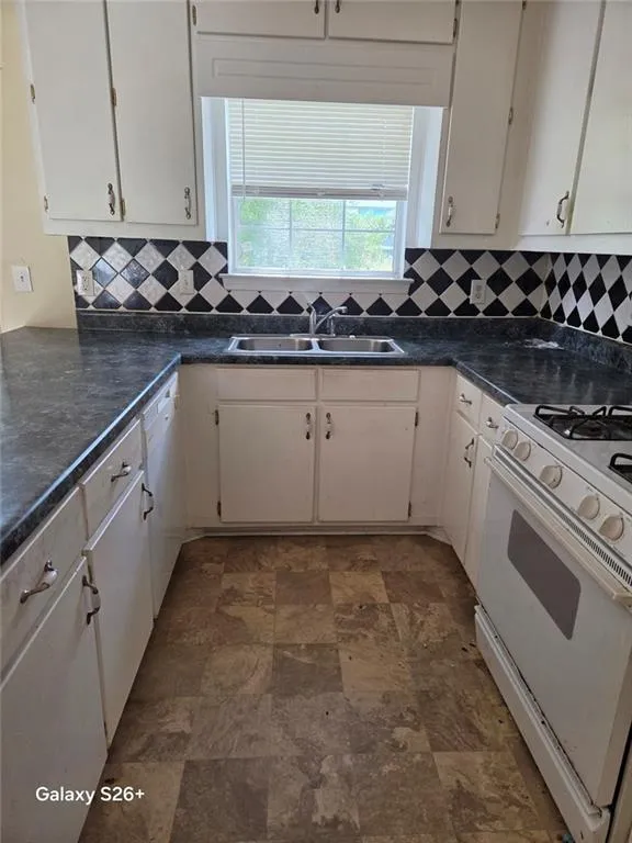 8257 Mountain Pass Riverdale, GA 30274