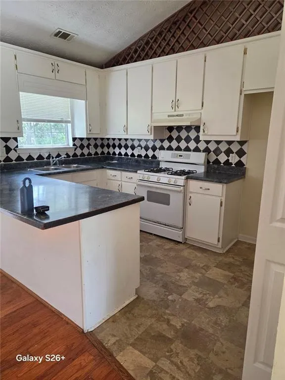 8257 Mountain Pass Riverdale, GA 30274