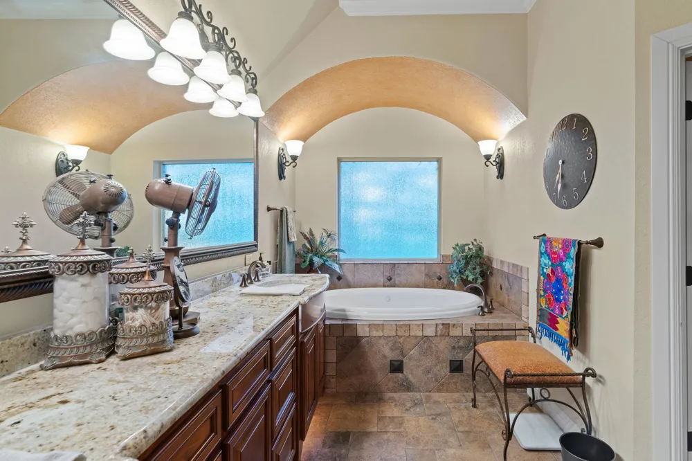 173 Oakwood Trail Eastland, TX 76448