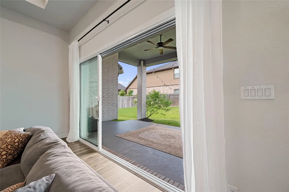 622 Platinum Stone Lane Pinehurst, TX 77362