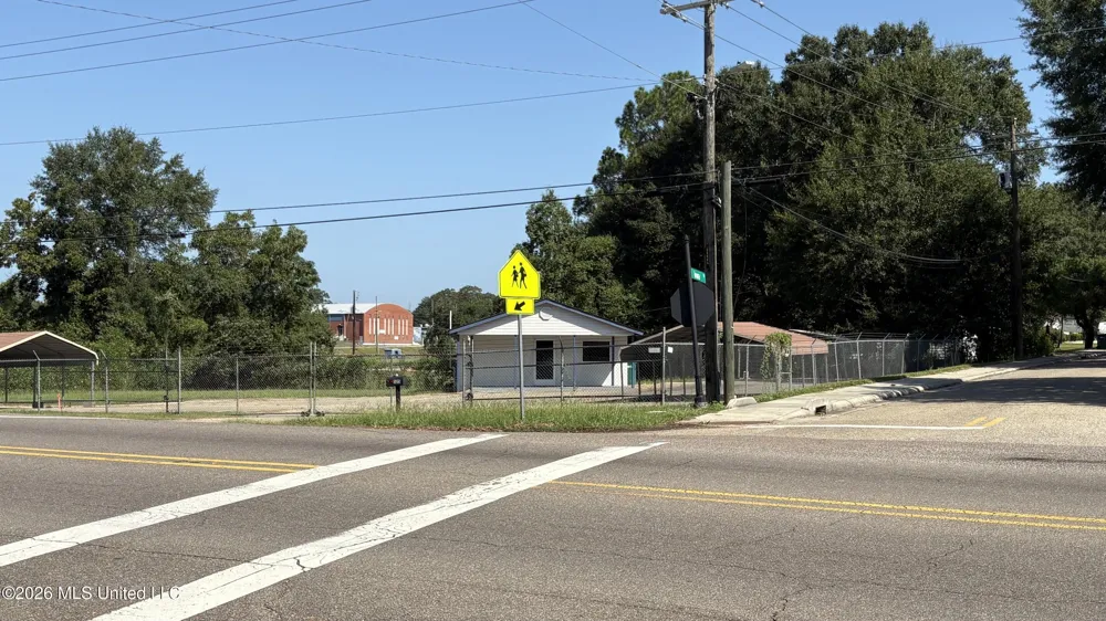 525 E Central Avenue Wiggins, MS 39577
