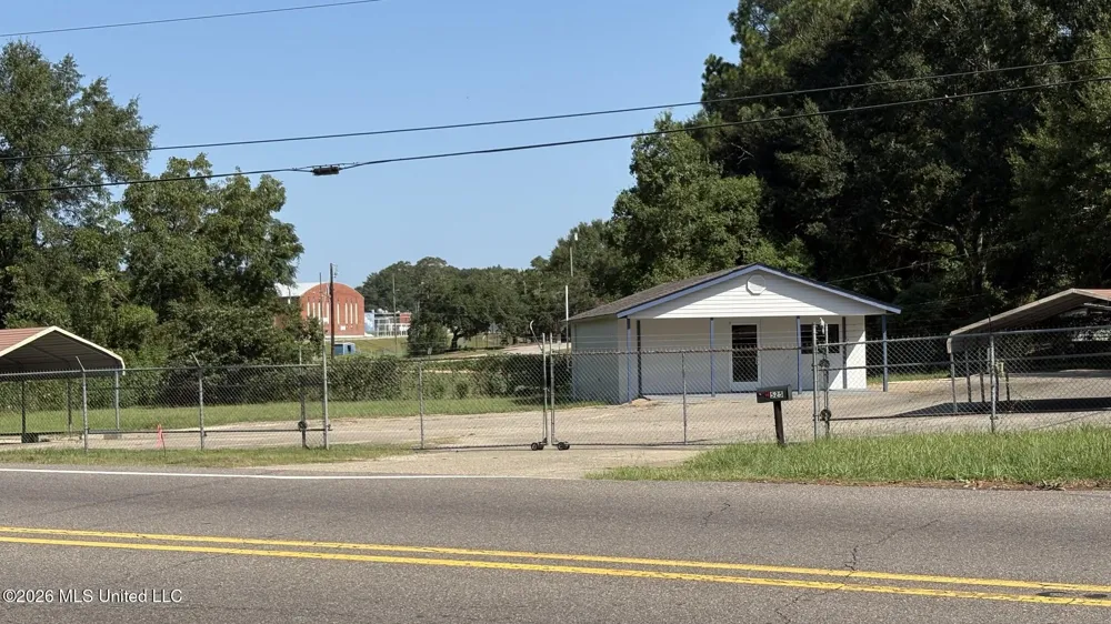 525 E Central Avenue Wiggins, MS 39577