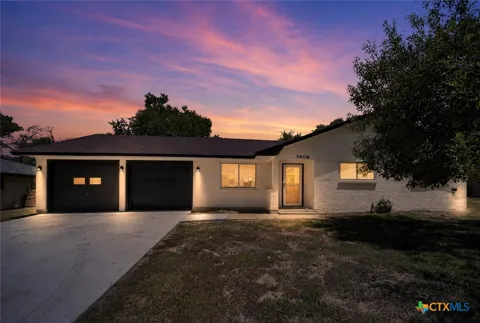 3906 Chisholm Trail