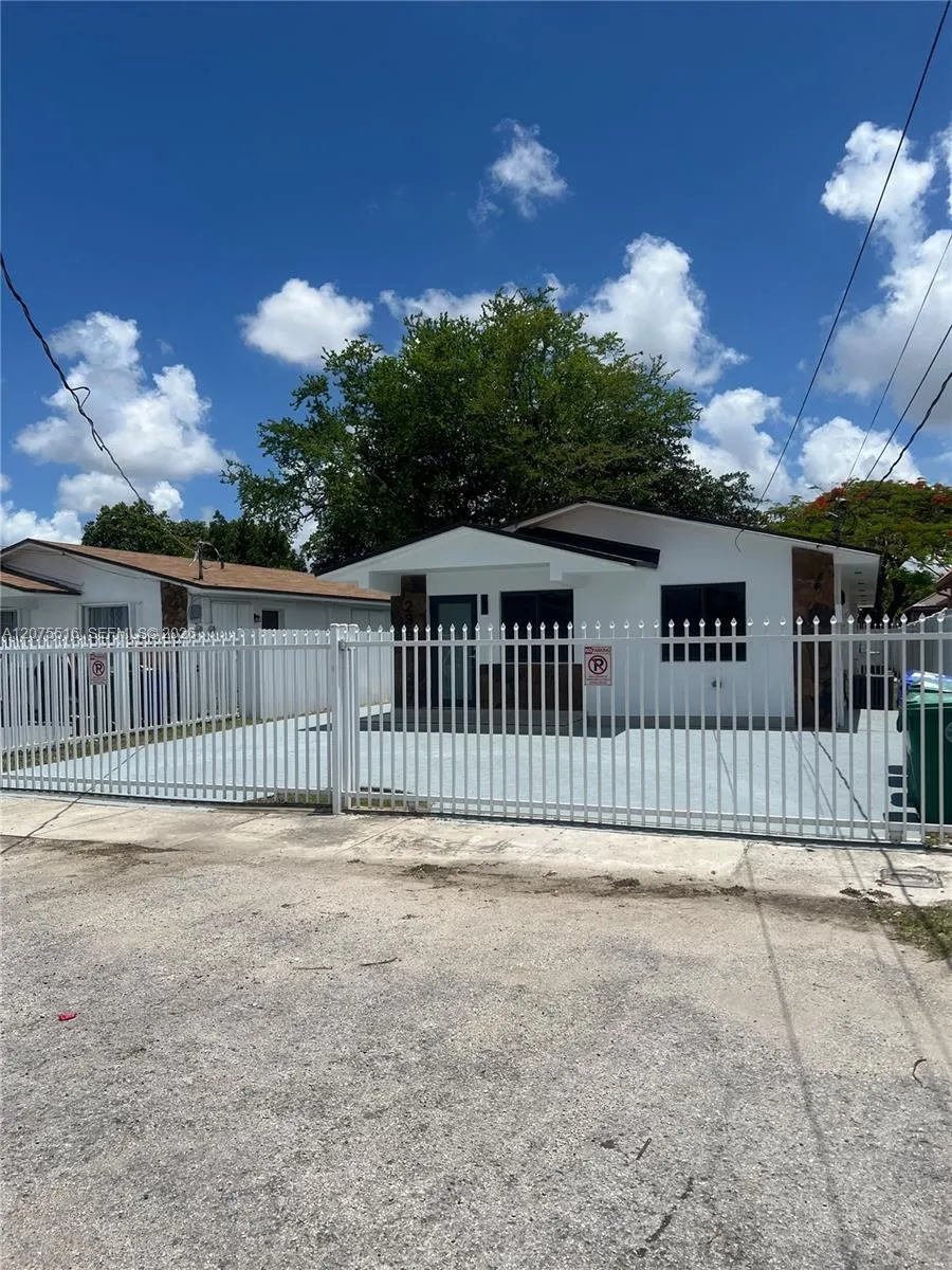 2370 NW 33rd St #2370 Miami, FL 33142