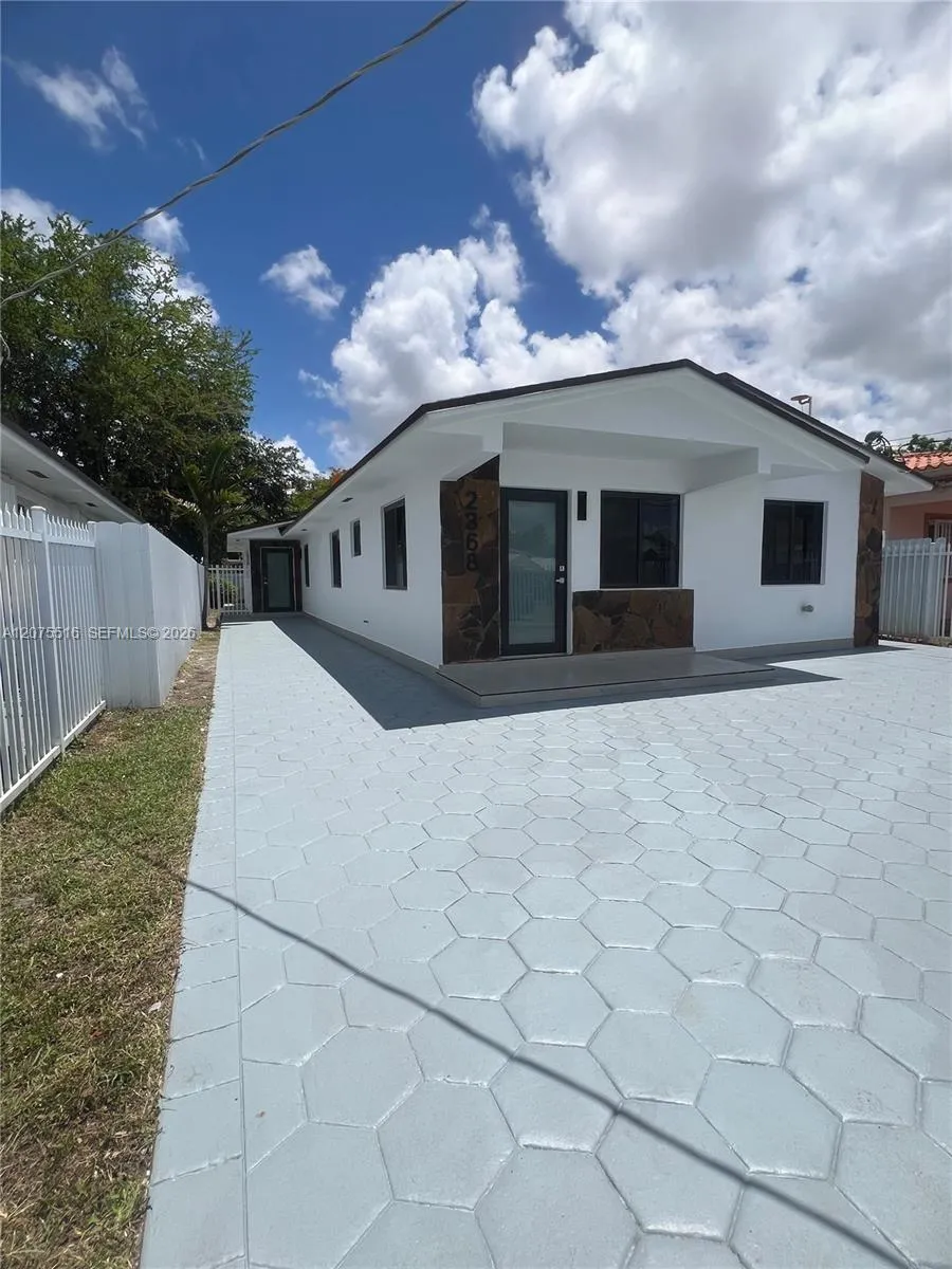 2370 NW 33rd St #2370 Miami, FL 33142