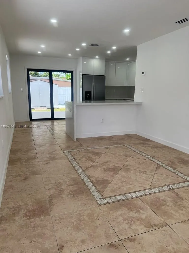 2370 NW 33rd St #2370 Miami, FL 33142
