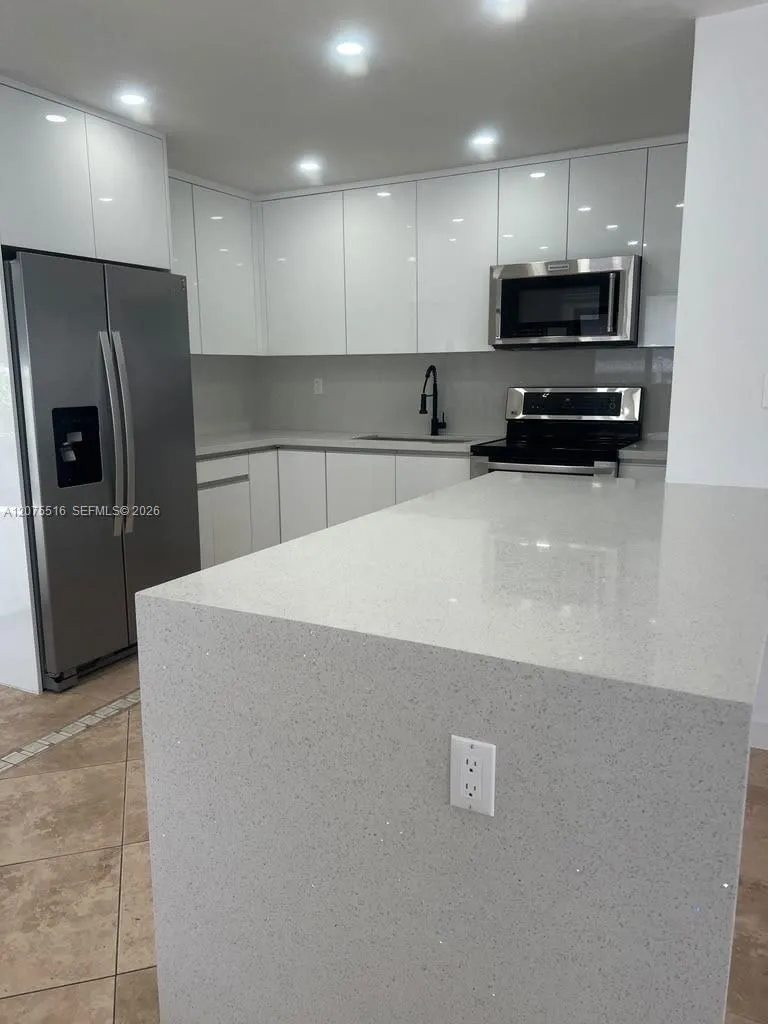 2370 NW 33rd St #2370 Miami, FL 33142