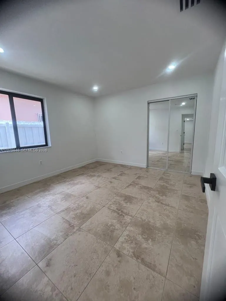 2370 NW 33rd St #2370 Miami, FL 33142