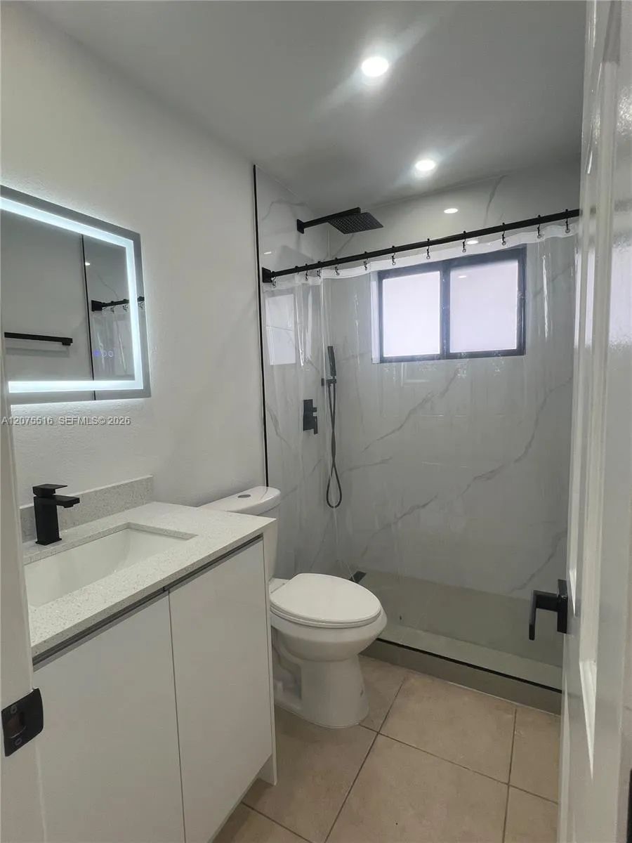 2370 NW 33rd St #2370 Miami, FL 33142
